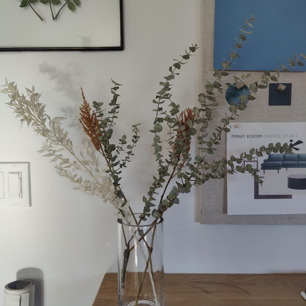 Mazzy 4" Glass Vase w/ dried flowers