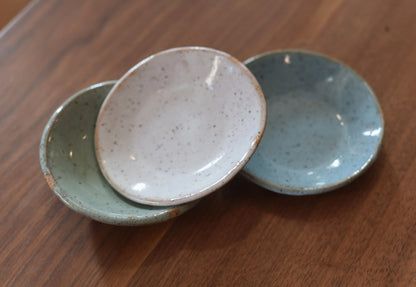 Small ceramic mini plate, detail view